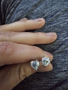 VVS1 Moissanite Heart-Cut Clear Stud Earrings.